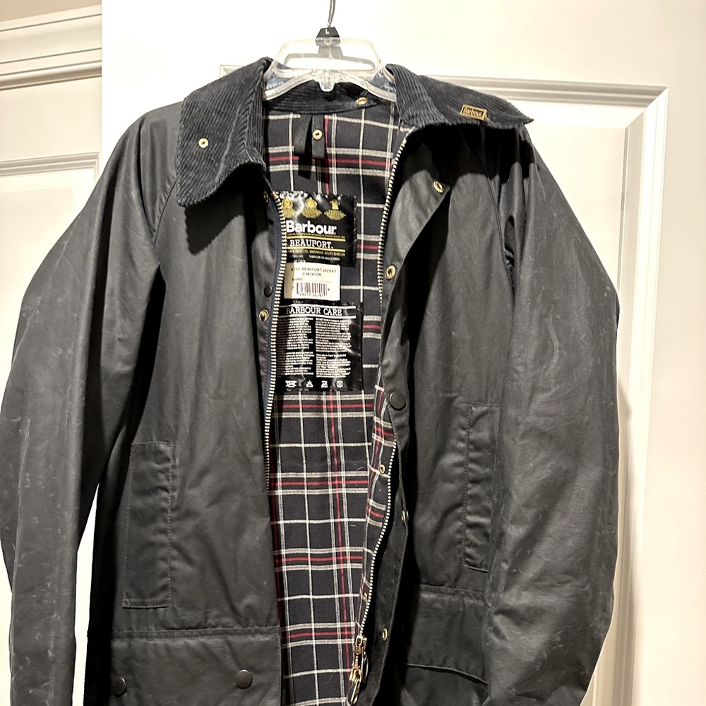 Barbour Beaufort Wax coat. Size 38 (8 medium). Purchased in London. Never worn.
